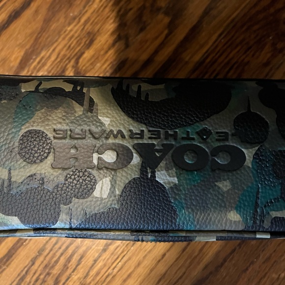 NWT Coach XL Leather trim camo lined tote 6 set—-price drop for today only - Picture 7 of 16